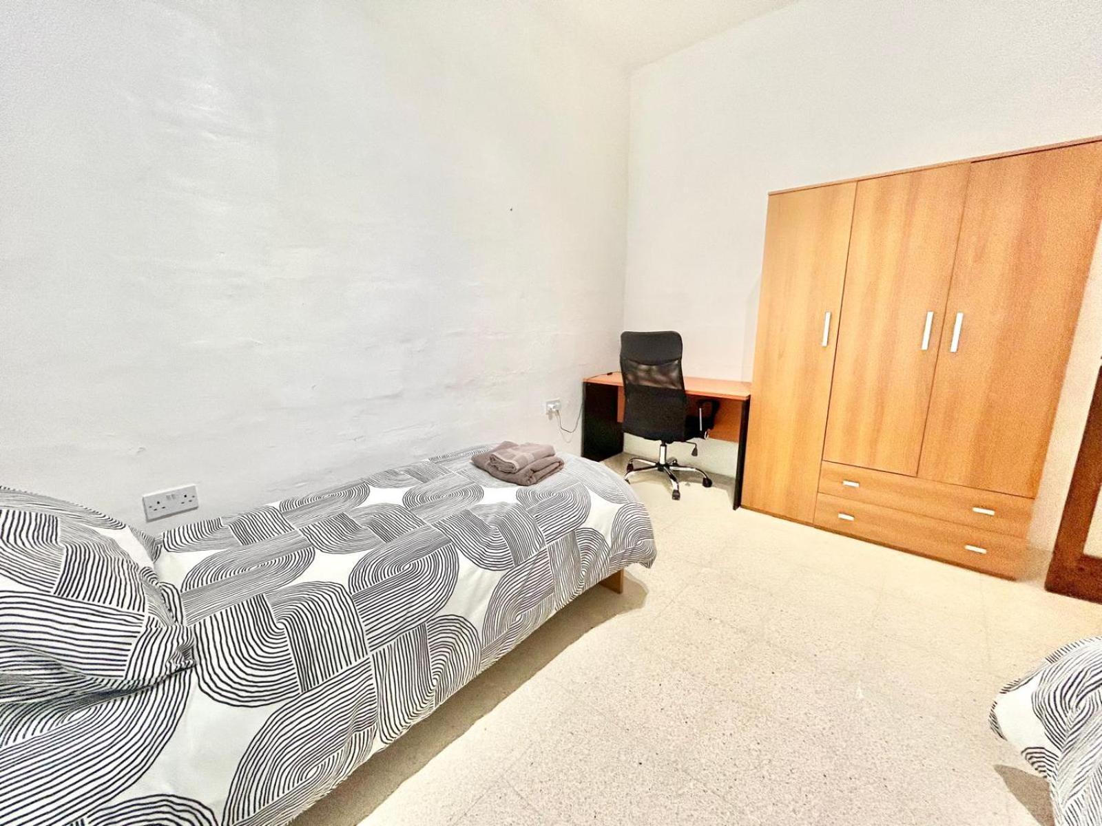 St Julians - Balluta Bay Large 3 Bedroom Apartment Слима Экстерьер фото